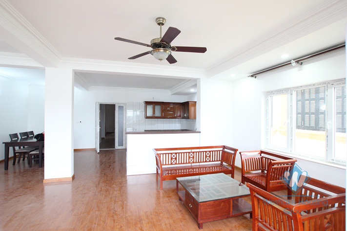 Nice and lake view serviced apartment  for rent in Quang An Street, Tay Ho District, Ha Noi 